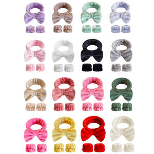 Vente en gros <span class=keywords><strong>bandeau</strong></span> en flanelle blanche simple <span class=keywords><strong>bandeau</strong></span> de <span class=keywords><strong>cheveux</strong></span> de maquillage pour filles sous la forme d'un bracelet de lavage de visage d'arc - Product Image 2