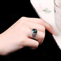 Garantiertes Sterlingsilber 925 Smaragdring Anfangs-Eheringe für Damen Natürlicher Kristall Öffnungsdesign Feiner Schmuck