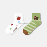 Gardez vos pieds au sec et confortables avec les chaussettes Hanes Crew, connues pour leur qualité et leur prix abordable.