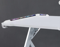 Bureau de jeu rose RGB à hauteur réglable, texture fibre de carbone, structure en acier, table d'ordinateur pour chambre, porte-gobelet, crochet pour casque, LED RGB