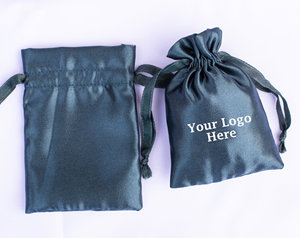 Sacs cadeaux de Noël en satin de luxe avec logo personnalisé, grandes pochettes en soie pour perruques - Product Image 5