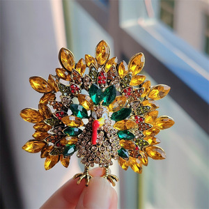 Estilo Europeu Engraçado Pin Rhinestone Animal Broches Masculino Feminino Criatividade Coreano Pavão Broche Casaco Ornamentos Jóias Coloridas - Product Image 4