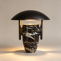 Lampe de table moderne de luxe en marbre noir, abat-jour en fer mat en forme de champignon pour la décoration intérieure de villas et d'hôtels