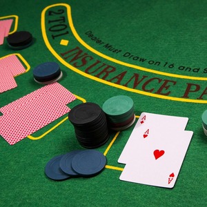 <span class=keywords><strong>Roulette</strong></span> de jeu réversible de 16 pouces Trademark Poker, jeu de <span class=keywords><strong>roulette</strong></span> et de blackjack avec 2 jeux de cartes en plastique, jetons en coton inclus - Product Image 6