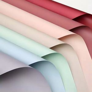 กระดาษห่อดอกไม้กันน้ำสีทูโทนขนาด 58*58 ซม. ลายดอกไม้สีพื้น รุ่นใหม่ - Product Image 1