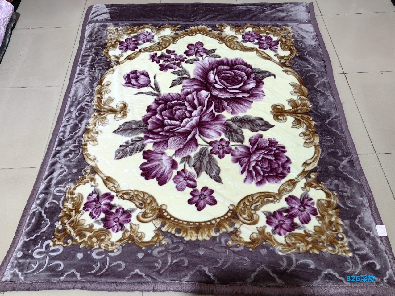 สีเทาเข้ม