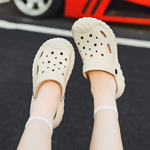 รองเท้าแตะผู้ชายสำหรับฤดูร้อน ใส่กลางแจ้ง ป้องกันกลิ่น พื้นกันลื่น EVA ส้นสูง 4.5 ซม. สีพื้น รองเท้าชายหาด - Product Image 4