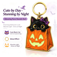 Porte-clés lumineux en alliage de zinc pour Halloween, pendentif fluorescent, décoration de sac à dos pour étudiant, petit cadeau de fête, vente en gros fabricant
