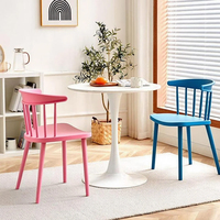 Chaise en plastique de style décontracté, design moderne, avec dossier, pour salle à manger intérieure, appartement et terrasse extérieure