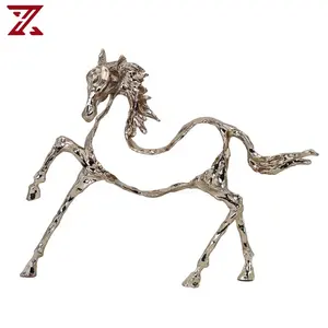Nuova fabbrica di vendita diretta squisito artigianato un cavallo in esecuzione ornamento utilizzato come decorazione per eventi di lusso