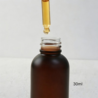 Bouteille en PET givrée marron incassable de capacités variées avec couvercle en bambou authentique pour l'emballage de sérums et d'huiles essentielles