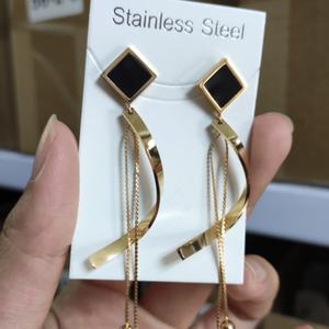 Pendientes de Moda de Acero Inoxidable con Diseño Cuadrado Negro para Mujeres y Niñas - Product Image 3