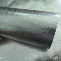 Usine de papier de Guangzhou, papier gaufré en aluminium argenté enduit de PE 80g, recyclable, pour couvercles de gâteaux et emballages cadeaux