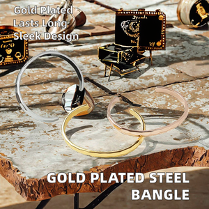 Bracelets joncs pour femmes en acier inoxydable plaqué or 18 carats de style géométrique minimaliste certifiés en gros - Product Image 2