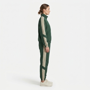 Conjunto de Pantalones Cortos de Dos Piezas para Mujer, Color Verde, Nuevo Estilo de Moda, Chaqueta con Capucha y Cierre de Cremallera, Conjunto Deportivo para Mujer - Product Image 3