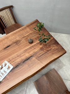 Tablas de Nogal Negro Norteamericano con Borde Natural - Tablero de Primera Calidad con Veteado de Espejo para Mesas de Comedor y Conferencias de Lujo - Product Image 6
