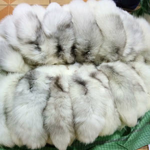 Usine en gros cristal 40cm grand noir sétaire moelleux pas cher fourrure de renard queue porte-clés pour la décoration vraies queues de renard - Product Image 1