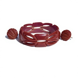 Brazalete de Resina Tallado a Mano, Joyería Artesanal para Mujer, Brazalete para Chicas y Mujeres, Accesorios de Moda con Estilo para Bodas - Product Image 1
