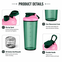 Bouteille shaker en plastique de 20 oz en gros avec boule mélangeuse en acier inoxydable 304, échelle graduée transparente et couvercle à clapet pour poudre protéinée et boissons de sport