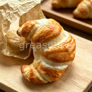ขนมปังครัวซองต์แบบเรียบ ขนมปังเนยเทียมแบบเป็นแผ่นๆ ขนมหวานสำหรับทานเล่น ของตกแต่งธีมขนม  เหมาะสำหรับตกแต่งหน้าต่างร้านเบเกอรี่ หรือวางโชว์บนโต๊ะ - Product Image 2