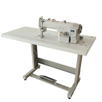 Machine à coudre industrielle plate à grande vitesse de haute qualité avec pied entraîneur et fer à repasser pour vêtements