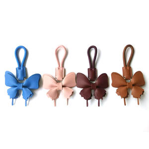 Porte-clés papillon tendance, charme de sac à main en cuir PU pour femmes, porte-clés de voiture, pendentif, cadeau d'affaires pour la Saint-Valentin, la fête des mères - Product Image 2