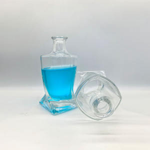 Bouteille en verre ronde multi-prismes créative de 750 ml, couleur personnalisée, avec bouchon en liège estampé à chaud doré, pour vin et <span class=keywords><strong>tequila</strong></span>, directement de l'usine - Product Image 3