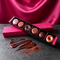 Boîte à macarons élégante et tendance en papier, avec couvercle et base rouge rosé, de qualité alimentaire, étanche, design gratuit, emballage raffiné pour donuts