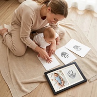 Kit de 3 empreintes de mains et de pieds de bébé sans encre avec cadre photo noir, ensemble cadeau souvenir pour nouveau-né