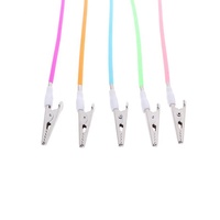 Chaîne en plastique de couleurs assorties avec clip en acier inoxydable Porte-bavoir dentaire