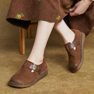 Zapatos de mujer de piel hechos a mano con punta redonda, estilo retro, de boca baja, tacón plano y suela suave, novedad de primavera. - Product Image 3