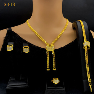 Parure de bijoux de mode quatre pièces en or PVD 24 carats pour mariée de Dubaï, style ethnique, collier, bracelet, boucles d'oreilles et bague, collection très prisée - Product Image 6