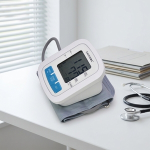 Tensiomètre numérique électrique de haute qualité pour le bras, certifié CE, avec mémoire 2x60, pour usage professionnel (OEM) - Product Image 2