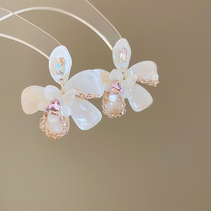 Pendientes Retro de aguja de plata de verano, joyería de moda, pendientes de gota en forma de flor de resina de circón para mujer - Product Image 2