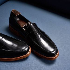 รองเท้าโลฟเฟอร์แบบผูกเชือกทรงเหลี่ยมสไตล์อังกฤษสำหรับผู้ชายไซส์ใหญ่ น้ำหนักเบา ระบายอากาศได้ดี ตกแต่งด้วยผ้าแบบแพทช์เวิร์ค เหมาะสำหรับใส่ทำงานหรือลำลอง ทำด้วยมือ - Product Image 2