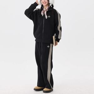 Ensemble de survêtement décontracté et confortable en coton épais à rayures pour homme, avec veste et pantalon large à jambes larges, idéal pour le sport et les loisirs. - Product Image 1