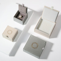 EVERWIN Coffret de bijoux moderne avec boucles carrées, motif uni, boucles d'oreilles, collier, pendentif, bracelet, emballage de bijoux