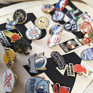 Pins Esmaltados Promocionales para Clubes de Baloncesto, Personalizables al por Mayor, para <span class=keywords><strong>Ropa</strong></span> y Tejidos - Product Image 3