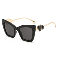 Twooo T1635 Nouvelles lunettes de soleil tendance à monture large en forme de cœur en métal à la mode
