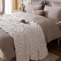 Couverture de jet de peluche de lapin en polyester de luxe personnalisée confortable en fausse fourrure avec tissu Spandex froncé Minky bébé en peluche pour l'hiver