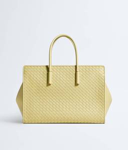 กระเป๋าโท้ท Bottega BV Barbara Tote แบบมีซิป ดีไซน์เรียบหรู ผลิตด้วยเทคนิค Intrecciato จากหนัง Nappa นุ่มยืดหยุ่น รุ่น Veneta - Product Image 1