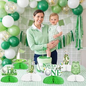 Set di 8 Centrotavola a Nido d'Ape 'Hole in One' per Primo Compleanno a Tema Golf, Decorazione da Tavolo Verde a Quadretti per Primo Compleanno di Bambino - Product Image 3