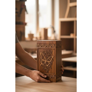 Urna Funeraria de Madera de Lujo Hecha a Mano para Cenizas Humanas |   Urna Conmemorativa con Diseño Clásico de Mariposa para Funeral - Product Image 1