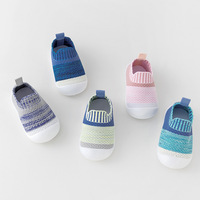 Nouvelles chaussons antidérapantes pour tout-petits avec logo brodé, en coton tricoté, semelle en caoutchouc souple, pour garçons et filles