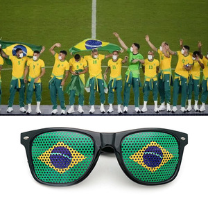 Gafas <span class=keywords><strong>de</strong></span> sol UV400 con pegatinas <span class=keywords><strong>de</strong></span> agujero estenopeico <span class=keywords><strong>de</strong></span> bandera nacional <span class=keywords><strong>de</strong></span> <span class=keywords><strong>fútbol</strong></span>, logotipo impreso 2140, para el Día <span class=keywords><strong>de</strong></span> la Independencia, montura completa personalizada - Product Image 3