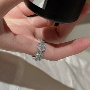 Anillo de Plata de Ley S925 con Estrella de Seis Puntas Vintage, Joyería Ligera y Elegante con Incrustaciones de Microcirconitas, Diseño Moderno en Forma de Luna - Product Image 3