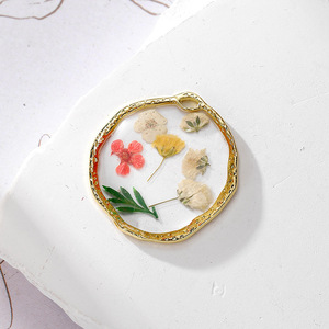 Vintage renkli reçine kurutulmuş çiçek bitki kolye altın çerçeve yuvarlak Dangle yapmak için kolye küpe anahtarlık aksesuarları - Product Image 6