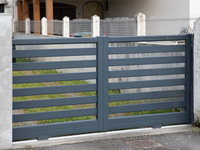 Conception de porte principale extérieure pour maison moderne Portail coulissant électrique automatique en métal Portes de jardin d'allée avant pour maisons