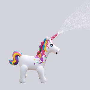 Grandes jouets gonflables licorne pour jardin et fêtes, avec fonction de pulvérisation d'eau - Product Image 2