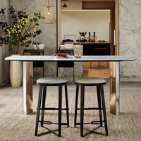 Table de salle à manger commerciale en gros pour restaurant, plateau en pierre brillant durable avec base unique en métal et bois incrusté pour mobilier d'hôtel.